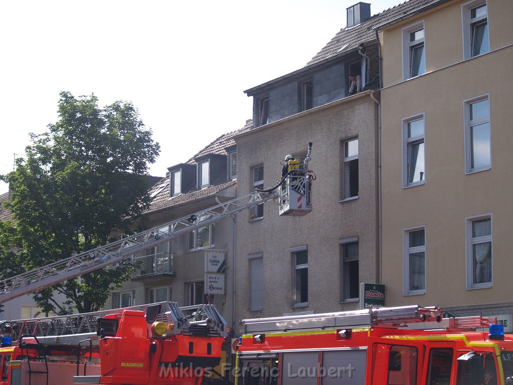 Brand Wohnung mit Menschenrettung Koeln Vingst Ostheimerstr  P087.JPG